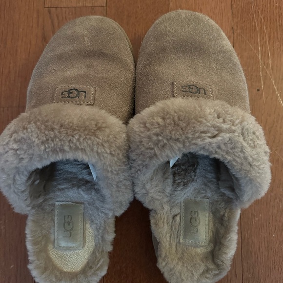 Ugg slippers, size 8 - Picture 2 of 3